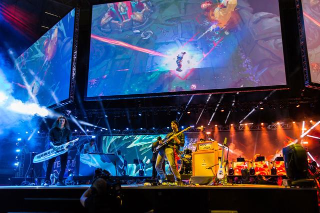 什么是“江湖救急”？解析棋牌文化中独特的借贷逻辑与信任机制。（“江湖救急”背后的棋牌文化：独特的借贷逻辑与信任机制）